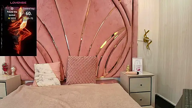 Helenn Moore online show from April 13, 12:50 pm