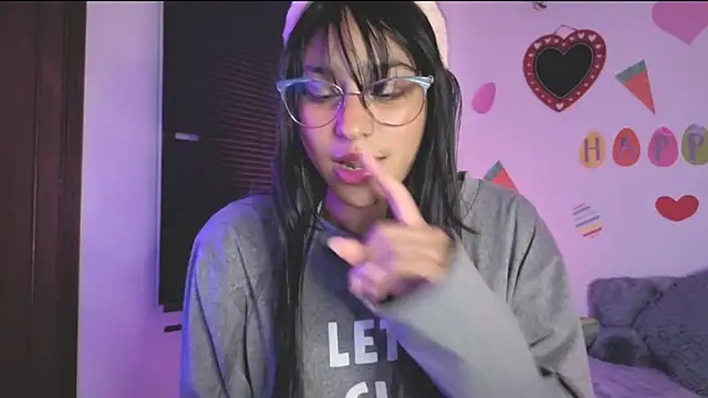 PaulaCutexs online show from April 1, 4:02 am