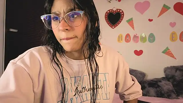 PaulaCutexs online show from April 6, 4:46 am