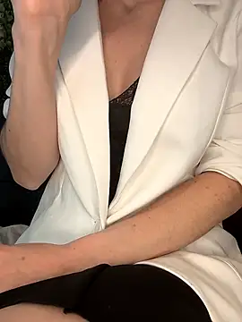 EvaliXiouss online show from April 7, 6:48 am