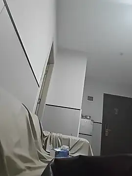 zxc81830 online show from March 18, 11:15 am