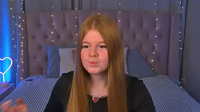 JessicaEmber online show from April 7, 5:42 am