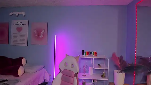 Rachel Wren online show from June 10, 7:34 pm