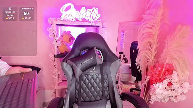 Julieth Caandy online show from March 24, 11:48 am