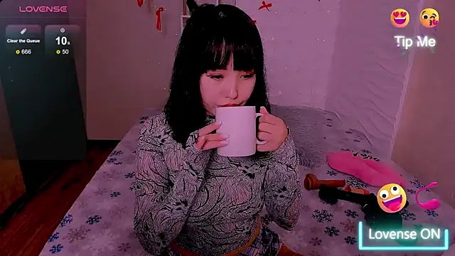 Akiko Yun online show from April 23, 11:39 am