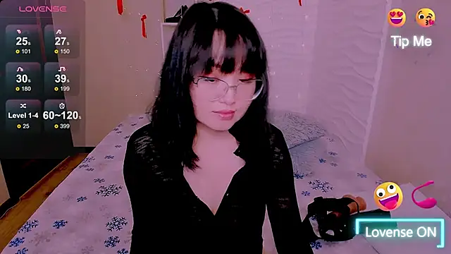 Akiko Yun online show from March 26, 11:45 am