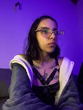 Poison Ivy 29 online show from April 27, 10:07 pm
