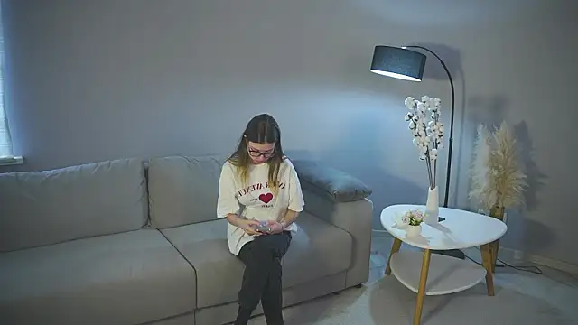 HildaMaise online show from March 13, 3:52 am