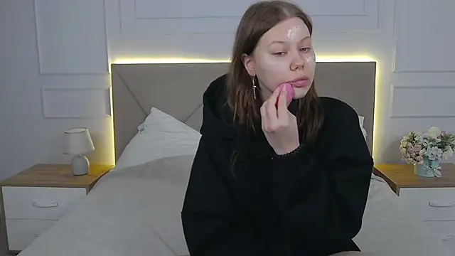 Sophie Rays online show from June 2, 3:40 am