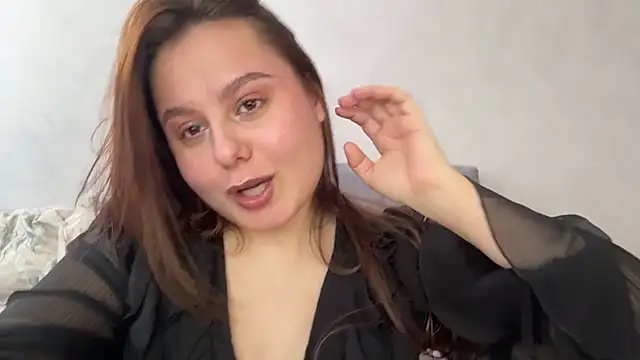 Ellaizatelly online show from April 22, 8:00 am