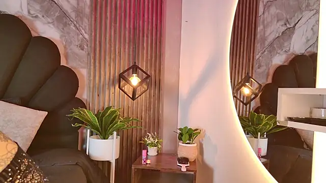  charlotte quee  online show from April 1, 1:23 pm