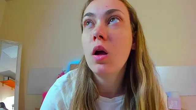 MelanieCuty online show from July 3, 5:46 am