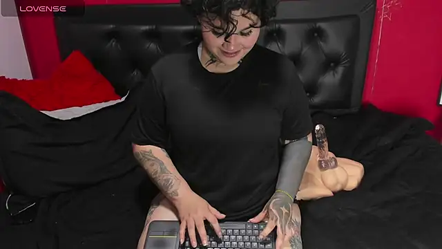 Abbyhilton  online show from April 25, 1:41 pm