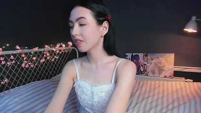 lizaa breeze online show from April 4, 5:34 pm