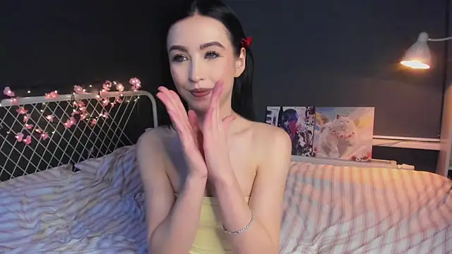 lizaa breeze online show from April 6, 5:25 pm