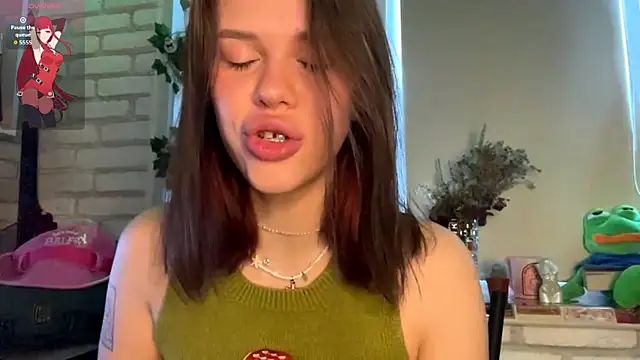 SarahHunnye online show from May 1, 1:31 am