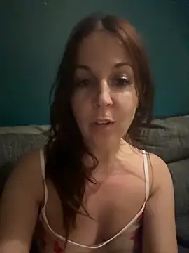 petitehotwife4u online show from May 15, 10:23 pm