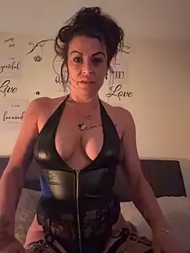 Eviehudson online show from April 30, 9:30 pm