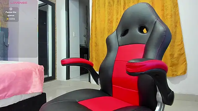 IsaSkinny online show from April 20, 7:39 pm
