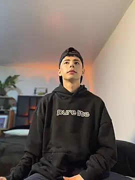 SebastianReed  online show from April 17, 6:48 am