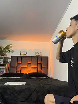 SebastianReed  online show from April 21, 4:19 am