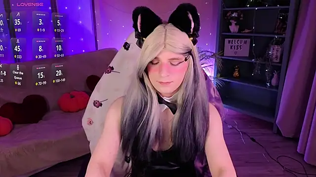 FoxIsPuff online show from June 17, 5:42 am