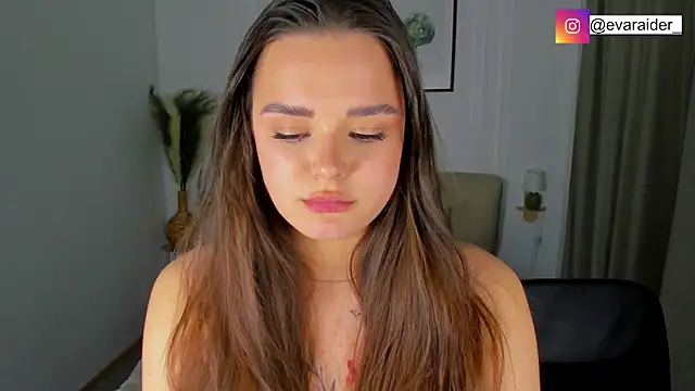 EvaRaider online show from April 15, 7:58 pm