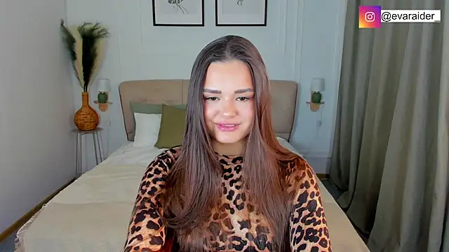 EvaRaider online show from April 14, 1:11 pm