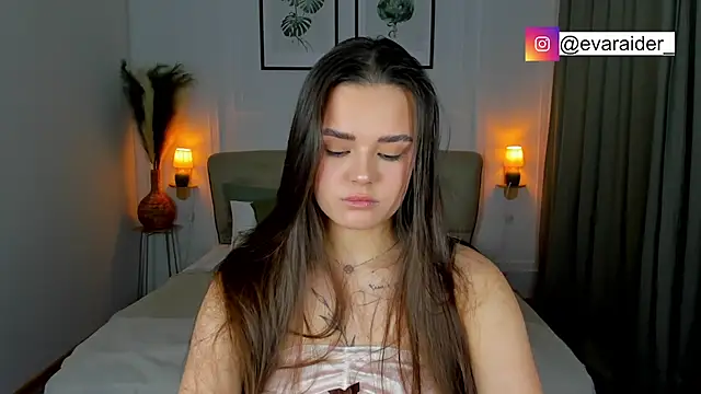 EvaRaider online show from April 4, 1:32 pm