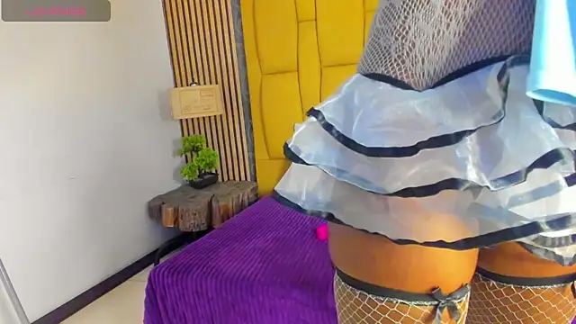 valeriilopez online show from April 24, 12:19 pm