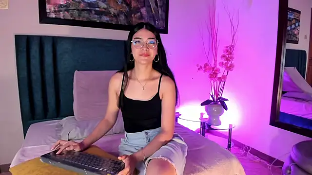 AnnieBlluee online show from June 23, 1:09 pm