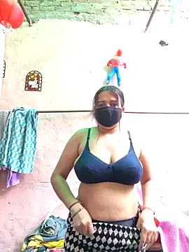 REENA-STRIP online show from April 28, 5:44 am