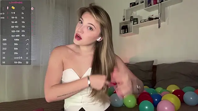 1Kellynaive online show from May 10, 5:04 pm