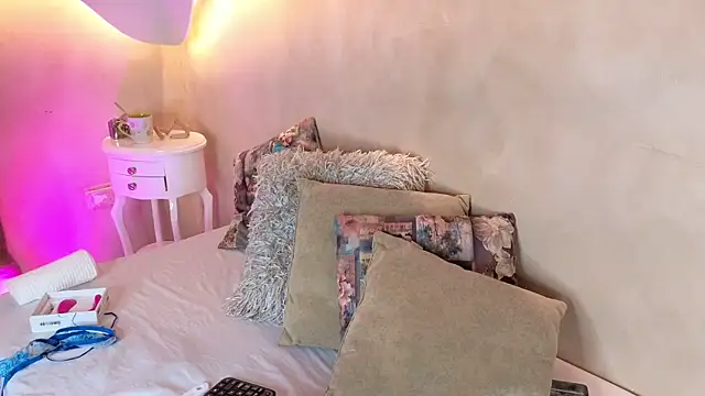 BellaRouxxx online show from May 1, 1:03 pm