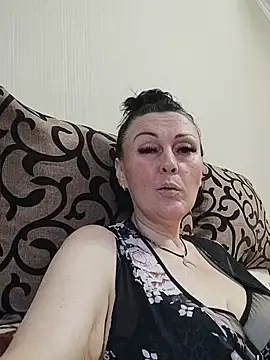 HelgaDennis online show from August 8, 4:37 pm