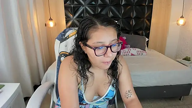 Rapthalia  online show from April 21, 4:36 pm