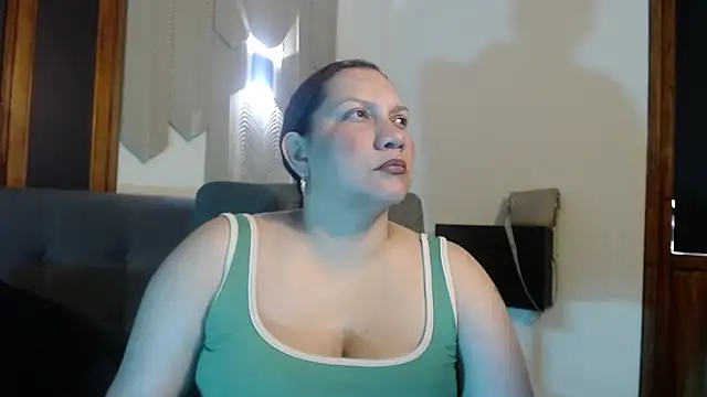 mia coral1 online show from April 28, 7:29 pm