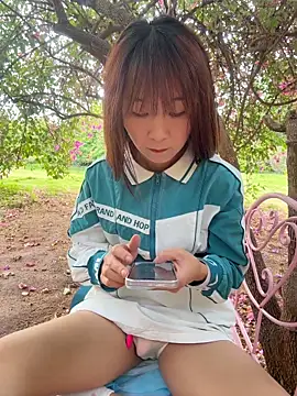 flylingling33 online show from April 30, 3:23 am