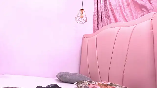 valeriacute18 online show from April 28, 7:51 pm