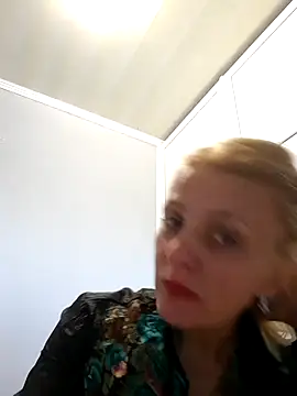 MiaLove183 online show from April 19, 8:36 am