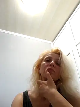 MiaLove183 online show from June 4, 2:43 pm