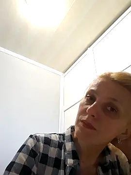 MiaLove183 online show from April 22, 1:19 pm