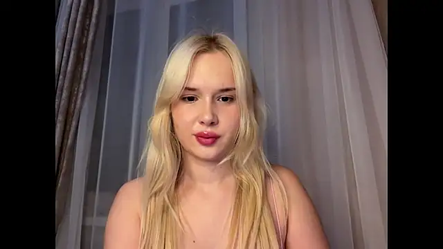 cutie chloee online show from April 17, 4:53 pm