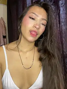 Itze Mua online show from June 3, 9:31 pm