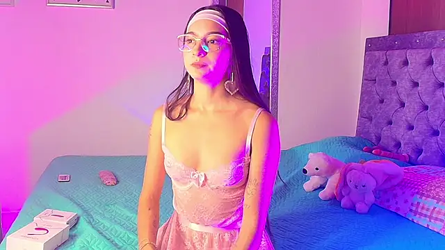 Daphne Rosse online show from July 5, 12:22 pm