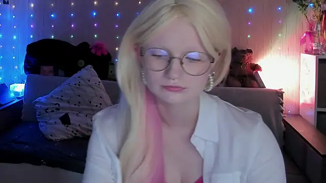 JulietFisher online show from June 25, 3:28 am