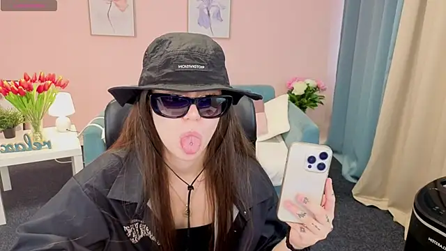 SunnyBloss online show from June 23, 7:39 am