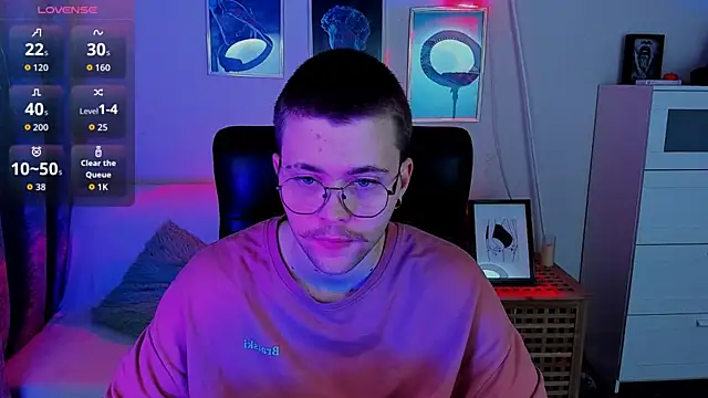 Thomas Norton online show from April 24, 8:44 pm