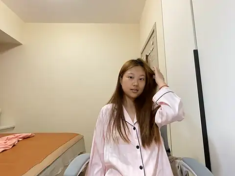 tutu512 online show from June 16, 2:18 pm