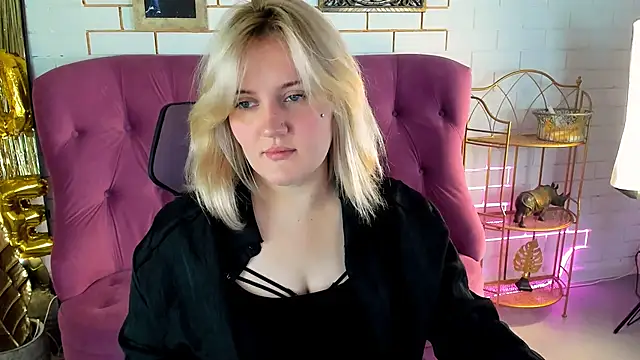 KathyBriggs online show from April 25, 5:21 am